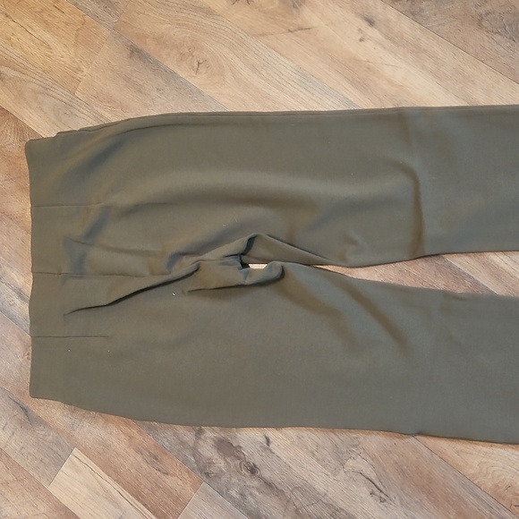 👖LIZ CLAIBORNE Olive Green Pants with Gold Button Accents - Picture 5 of 8